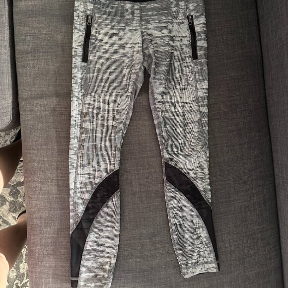 Lululemon Leggings, EUC, Black and Grey, size 6 - Picture 2 of 7
